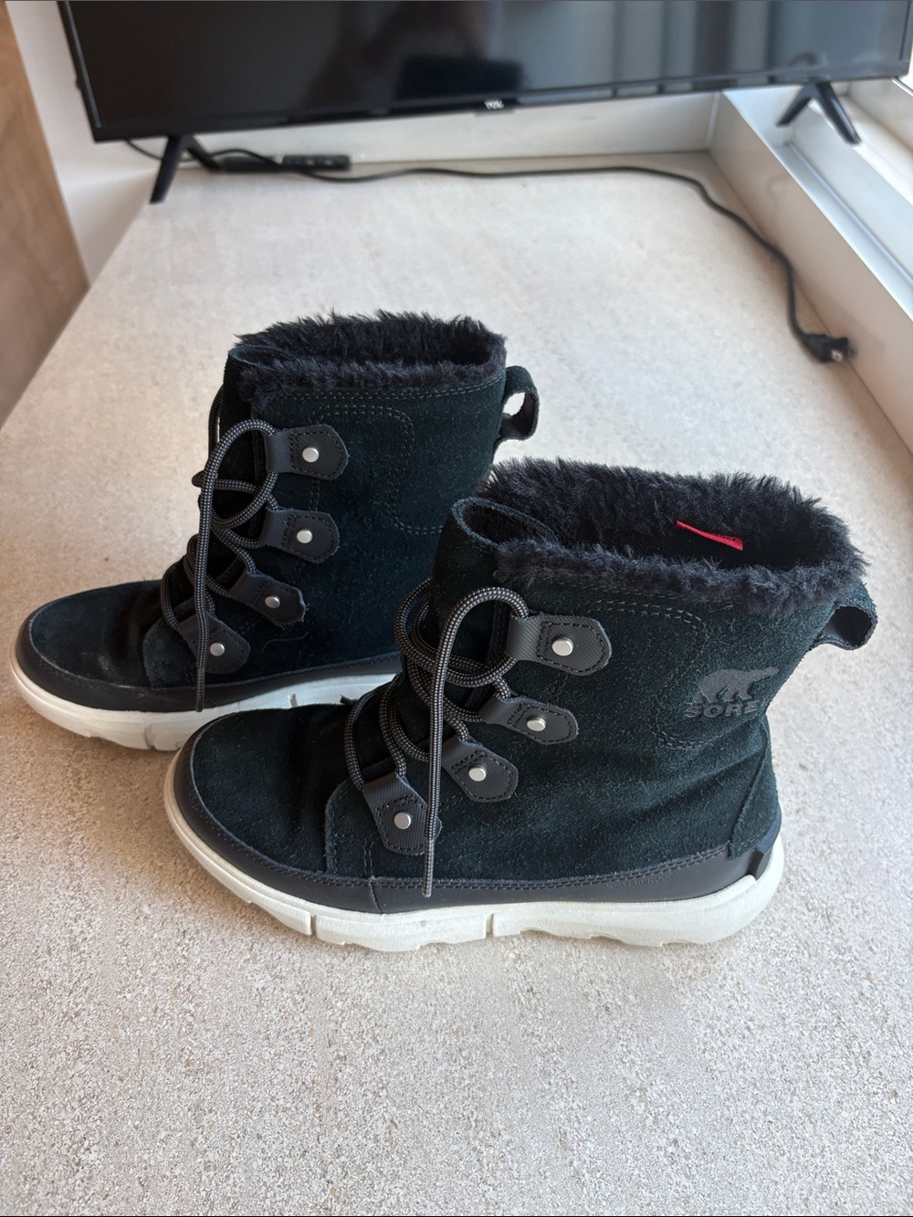Sorel Explorer Joan Black Faux-Fur Lace-Up Winter Boots; size 7.5